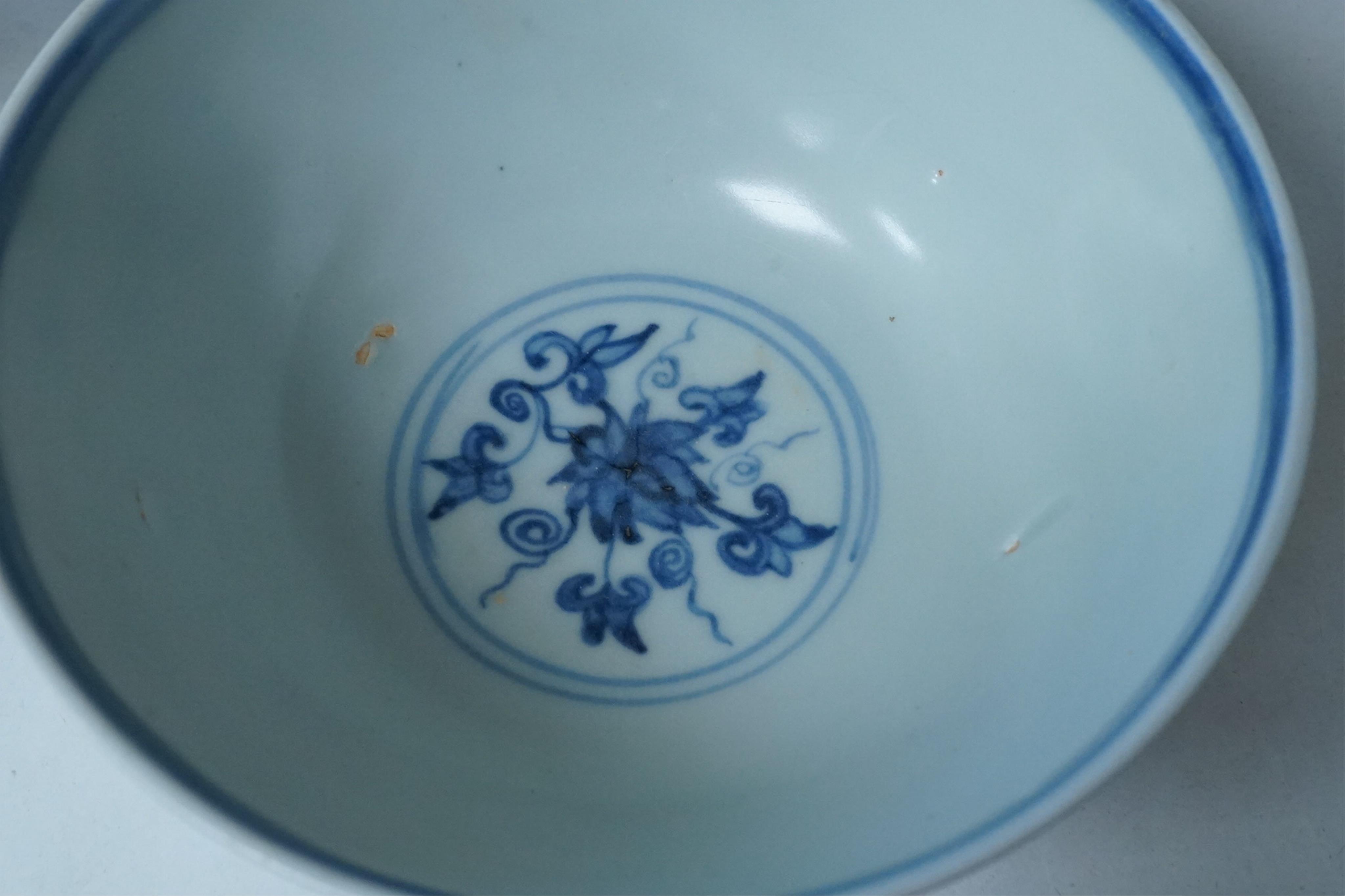 A pair of Chinese blue and white bowls, Ming Dynasty
